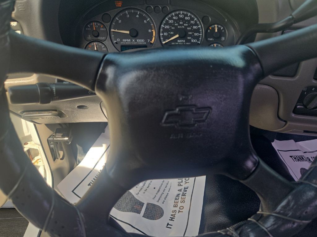 2001 Chevrolet S10 Image 10