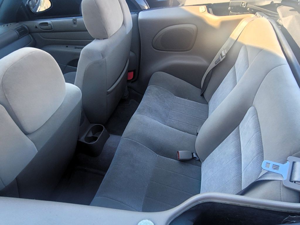 2003 Chrysler Sebring Image 8