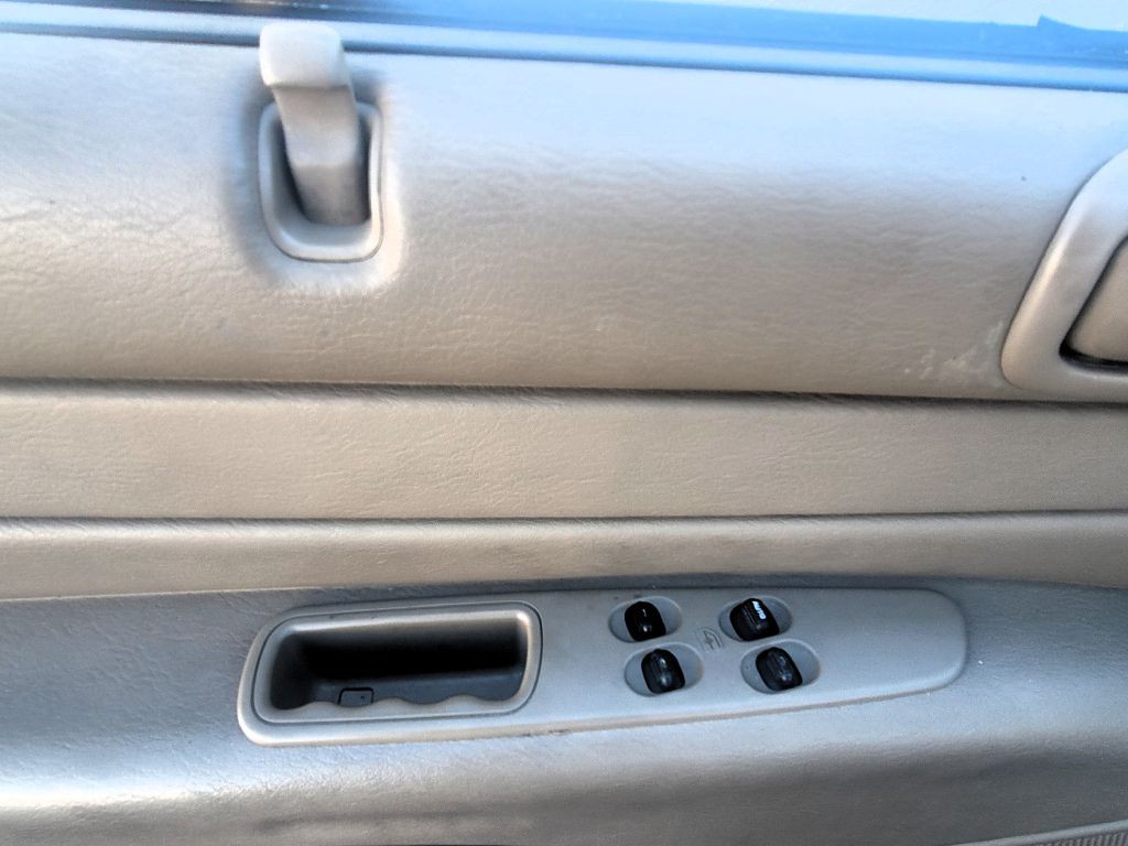 2003 Chrysler Sebring Image 10