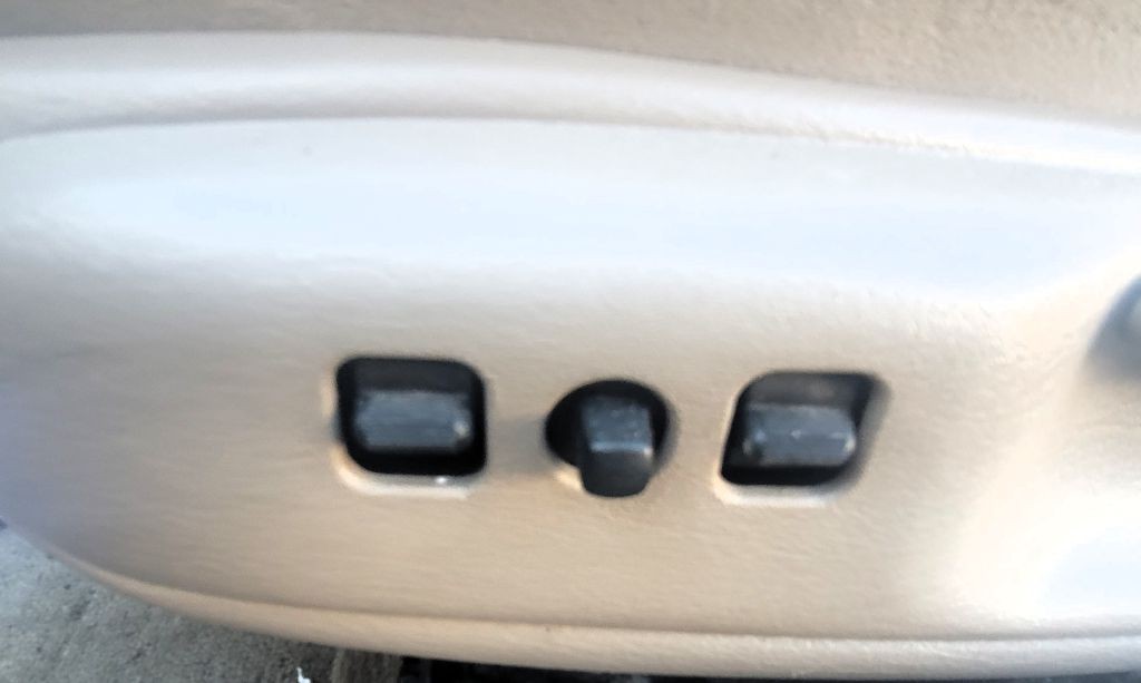 2003 Chrysler Sebring Image 11