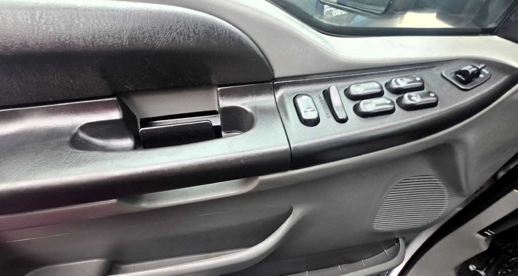 2005 Ford F-350 Image 12