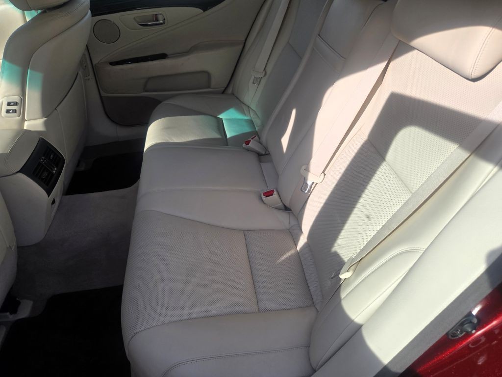 2007 Lexus LS Image 10