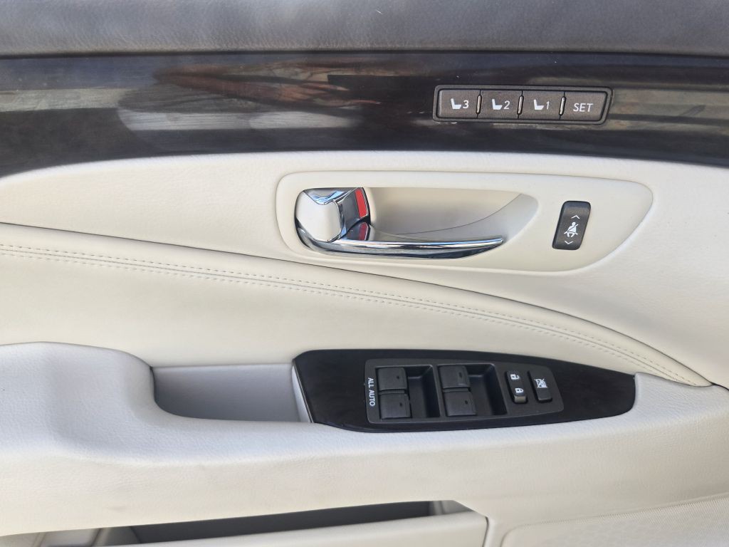 2007 Lexus LS Image 13
