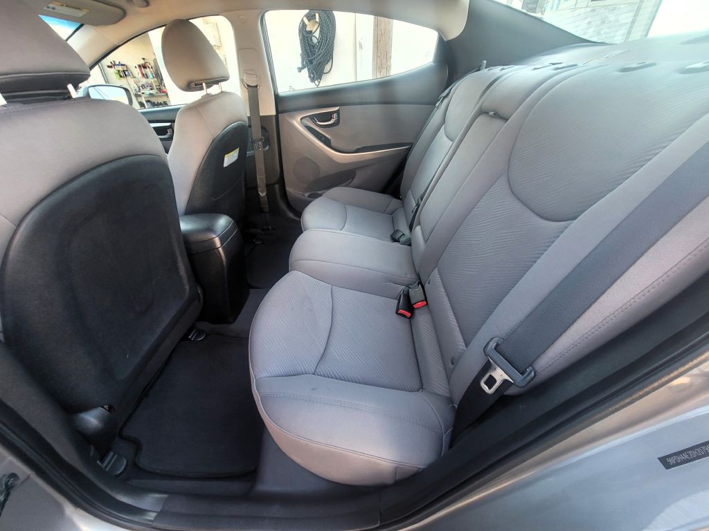 2013 Hyundai Elantra Image 8