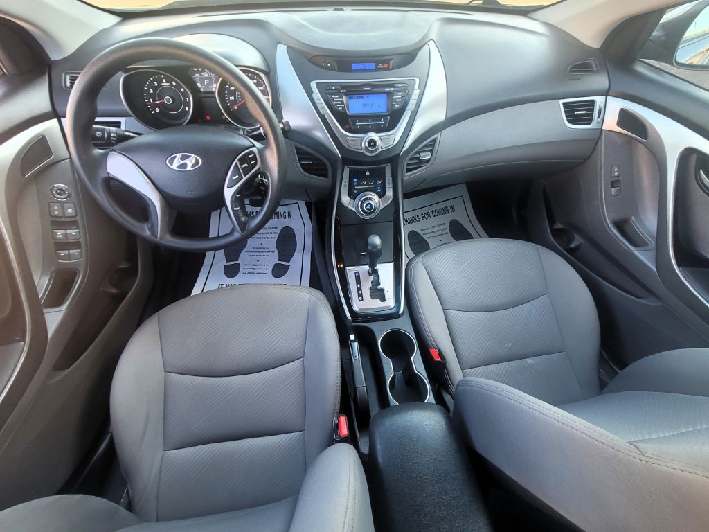 2013 Hyundai Elantra Image 9