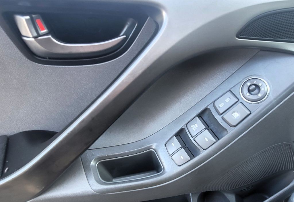 2013 Hyundai Elantra Image 10