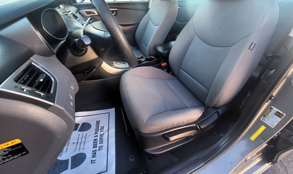 2013 Hyundai Elantra Image 11