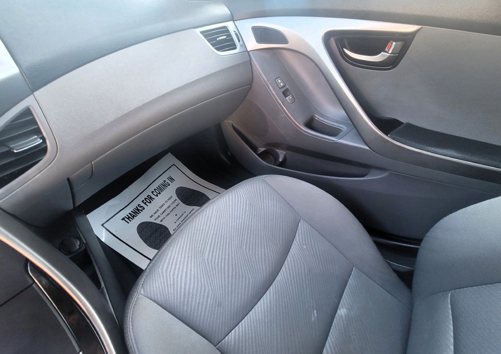 2013 Hyundai Elantra Image 12