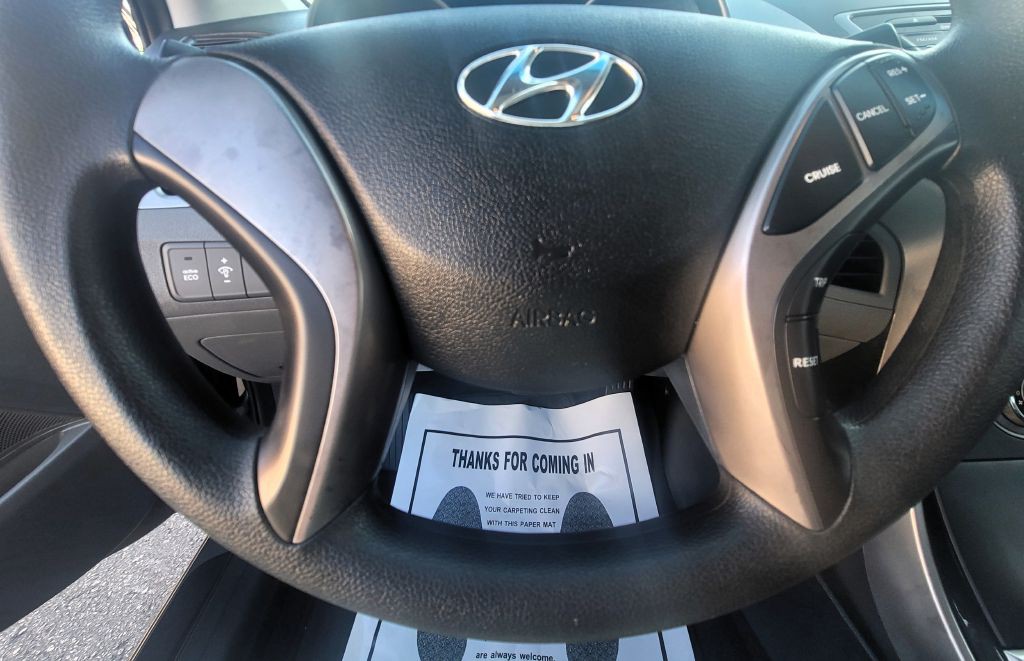 2013 Hyundai Elantra Image 16