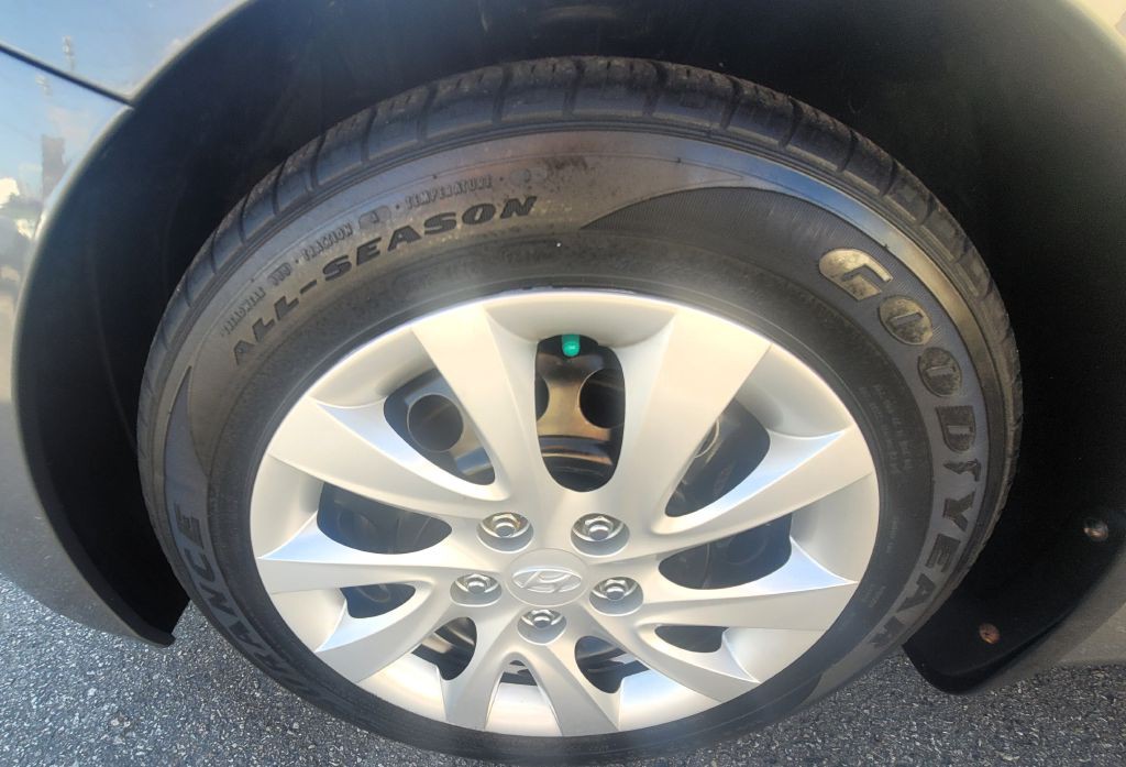 2013 Hyundai Elantra Image 17