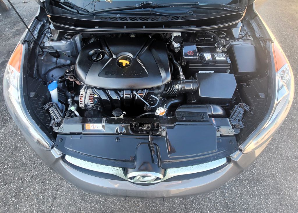 2013 Hyundai Elantra Image 18