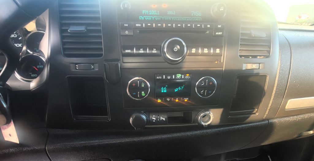 2008 GMC Sierra Image 17