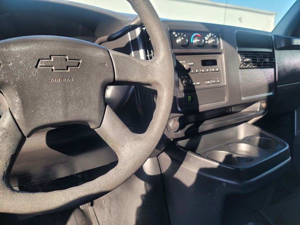 2003 Chevrolet Express Image 4