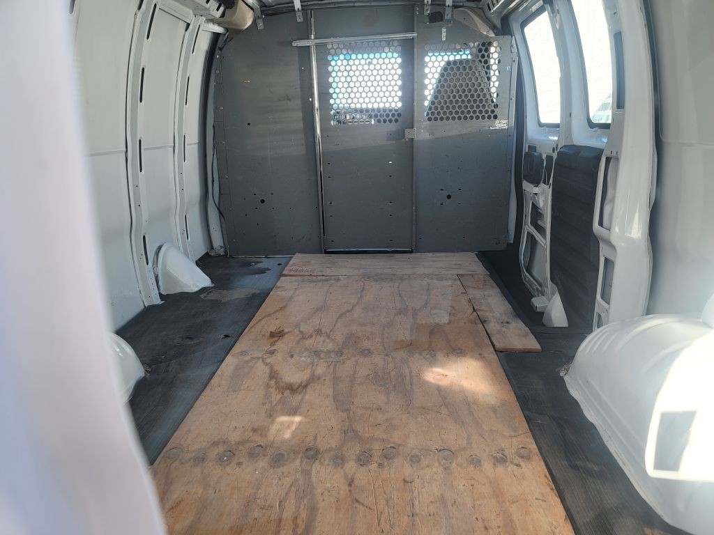 2003 Chevrolet Express Image 5