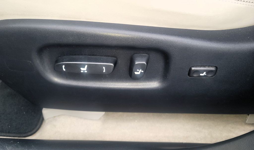 2013 Lexus RX Image 16