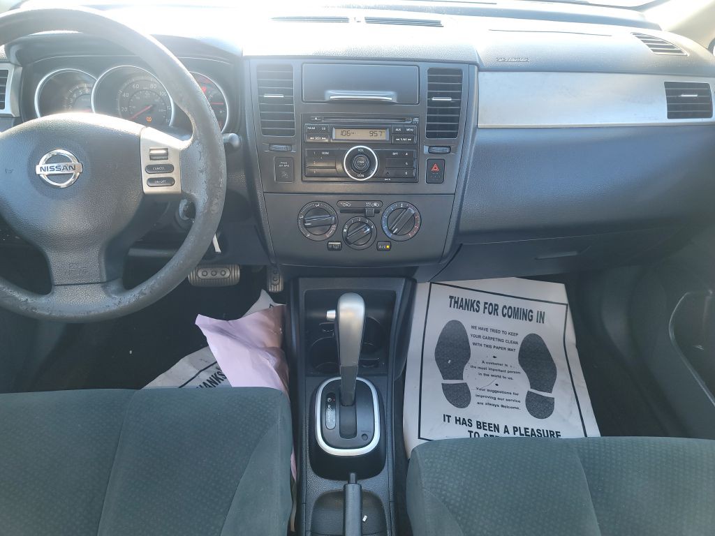2012 Nissan Versa Image 11