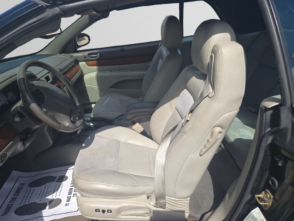 2005 Chrysler Sebring Image 9