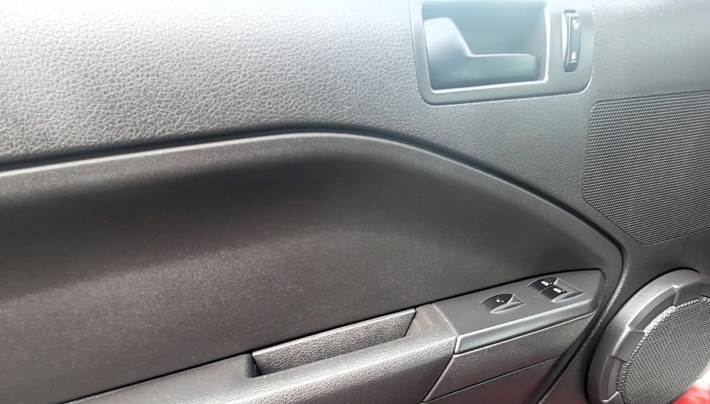 2005 Ford Mustang Image 13