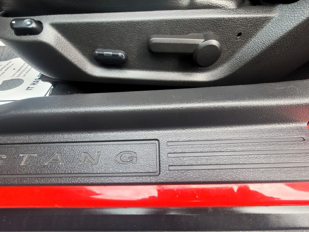 2005 Ford Mustang Image 14