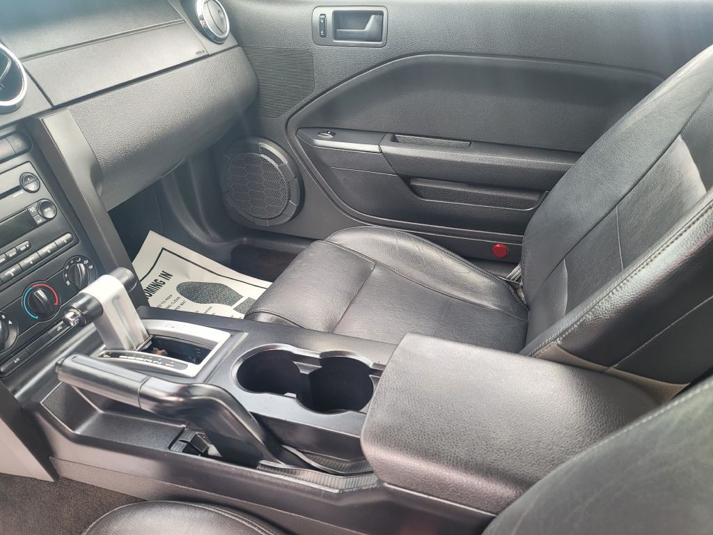 2005 Ford Mustang Image 16