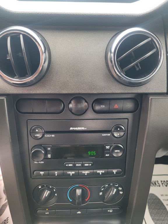 2005 Ford Mustang Image 17