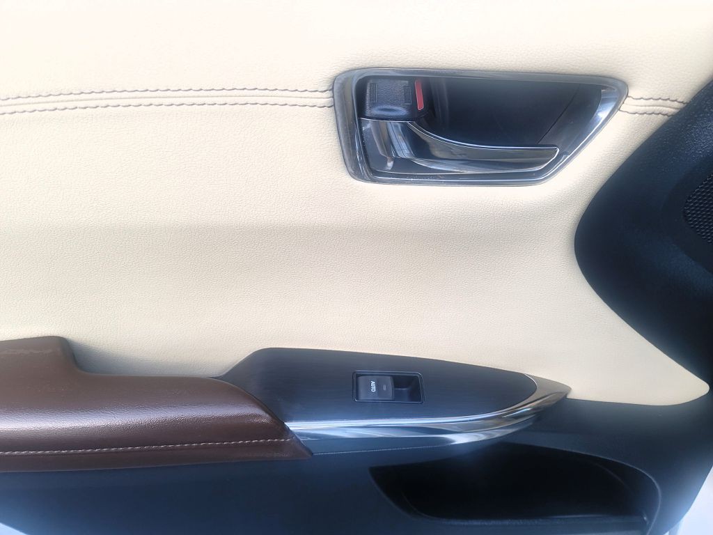 2013 Toyota Avalon Image 9