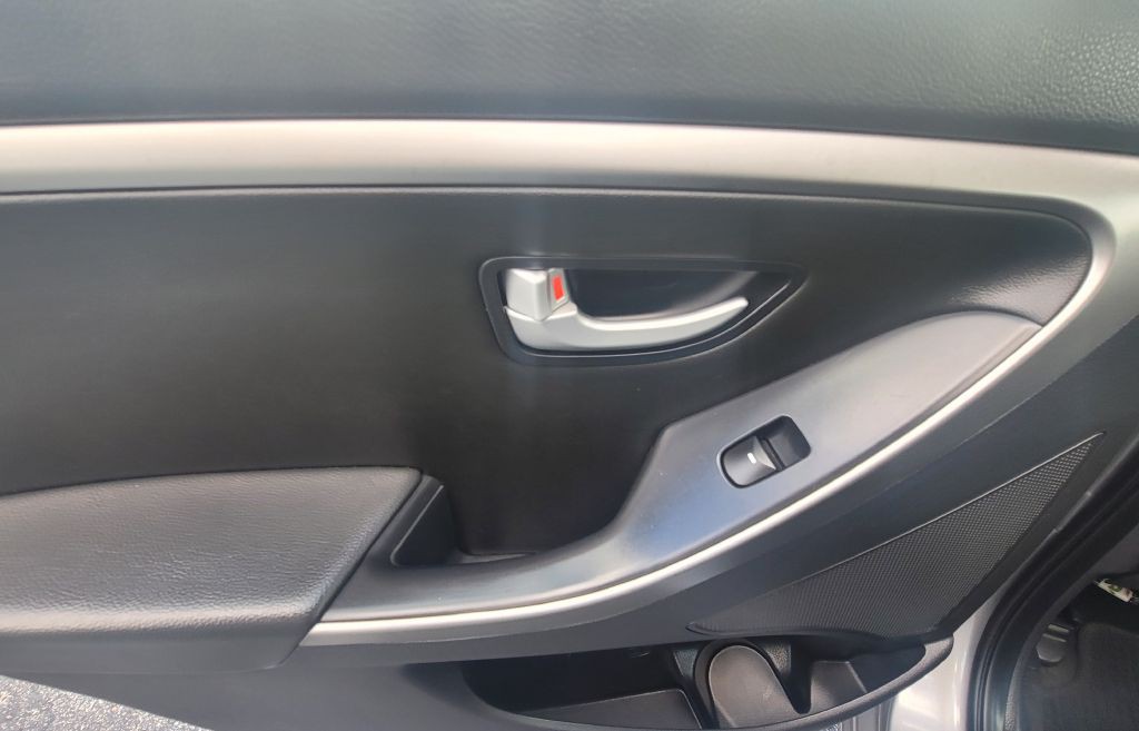 2013 Hyundai Elantra Image 8