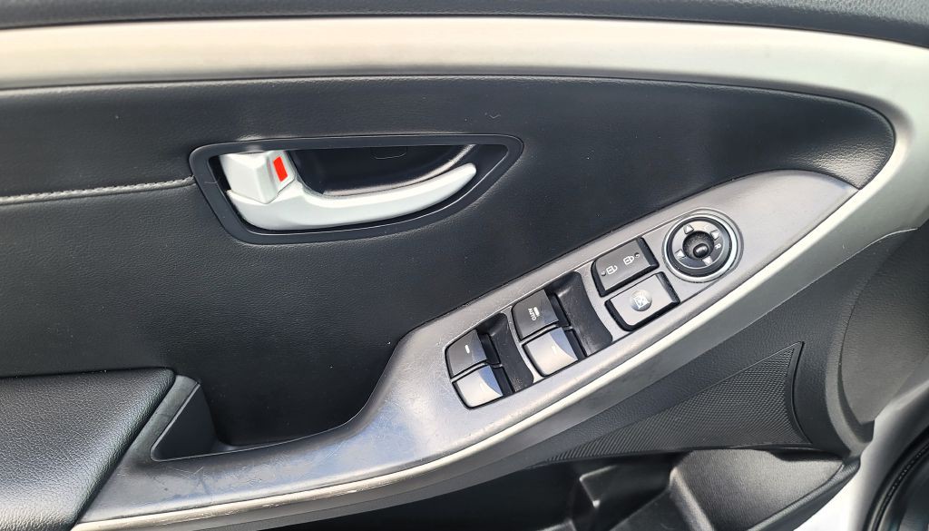 2013 Hyundai Elantra Image 12