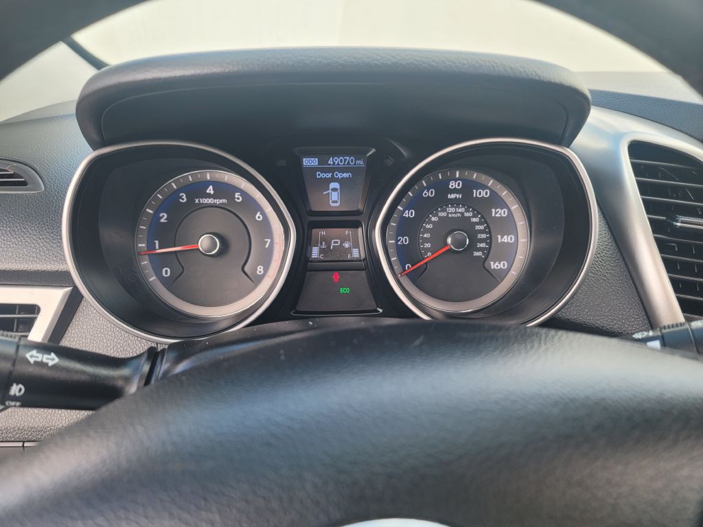2013 Hyundai Elantra Image 16