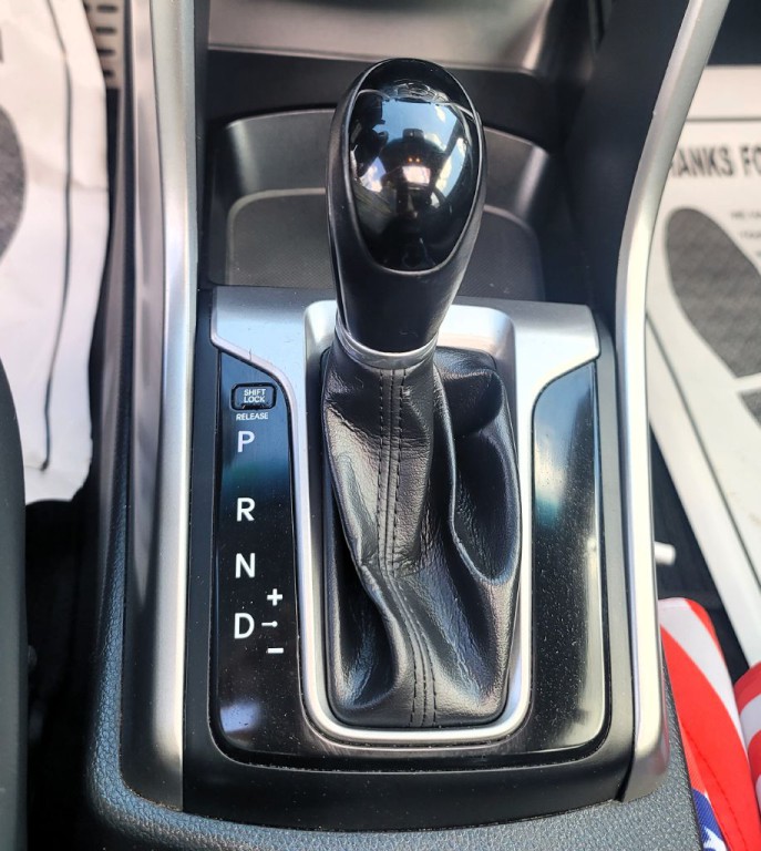2013 Hyundai Elantra Image 18