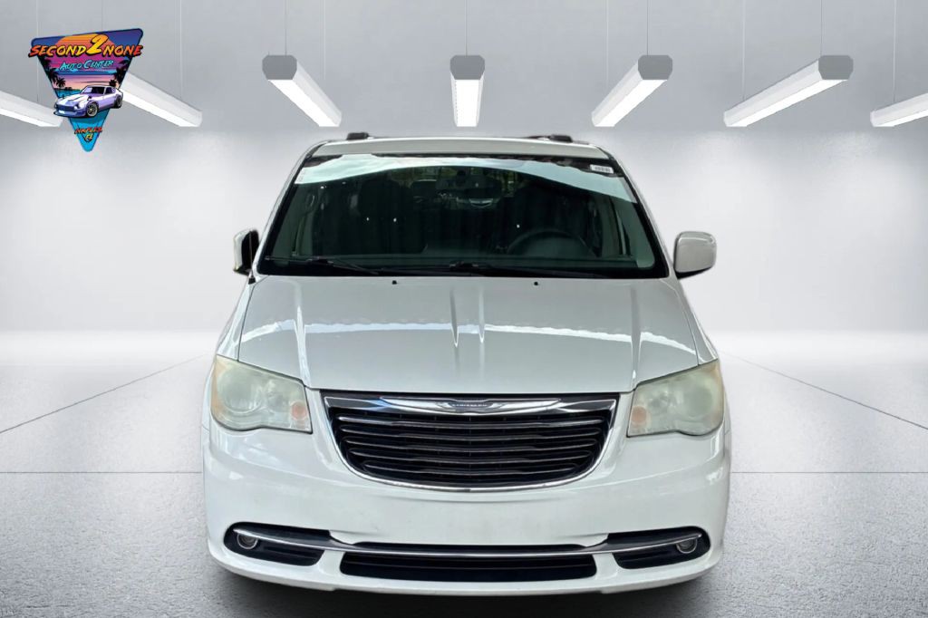 2011 Chrysler Town & Country Image 2