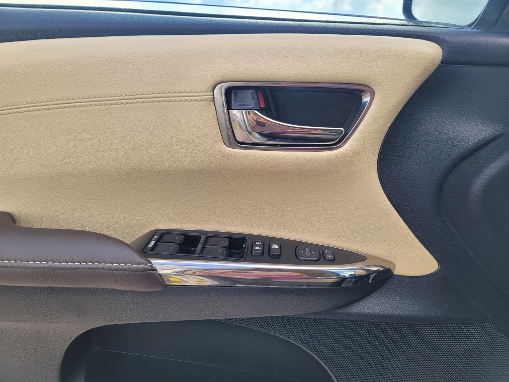 2013 Toyota Avalon Image 17