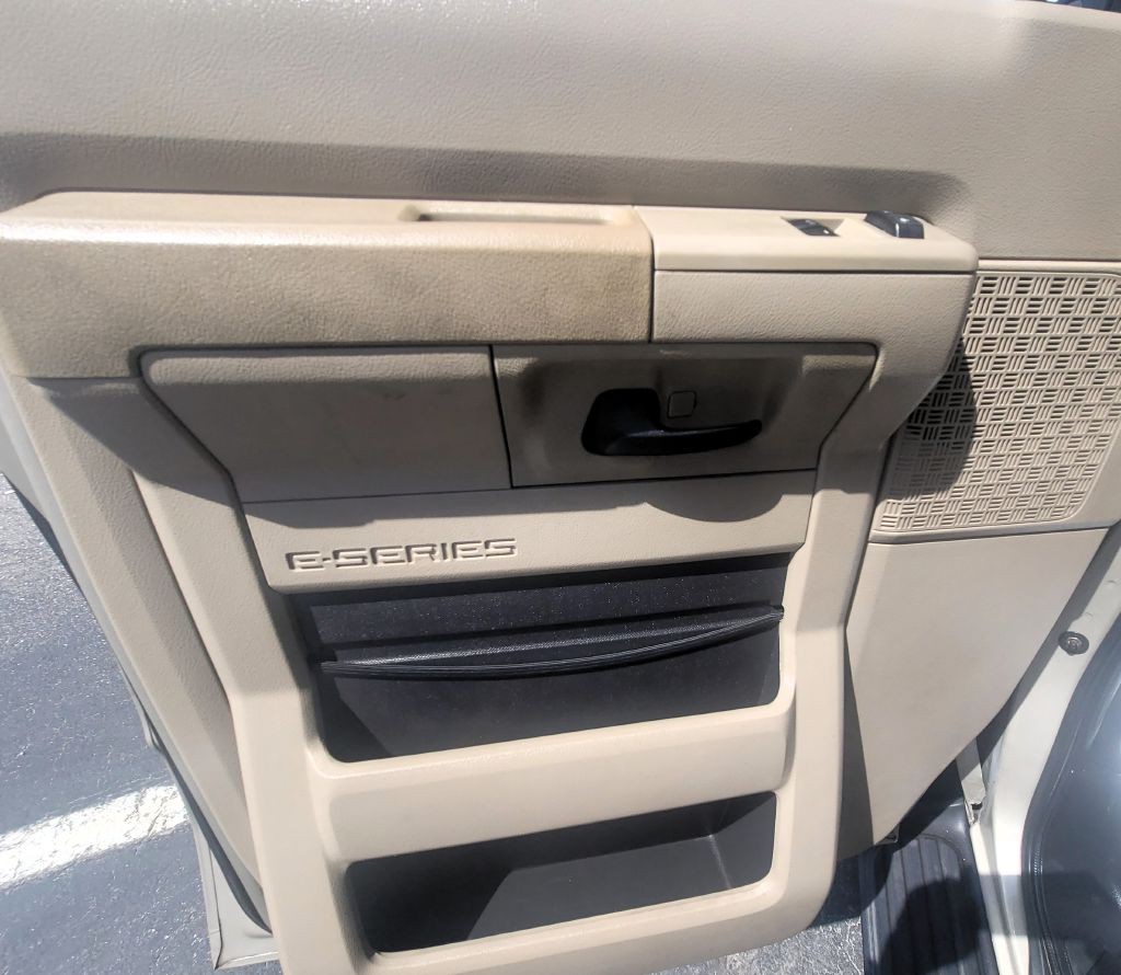 2010 Ford Econoline Image 10