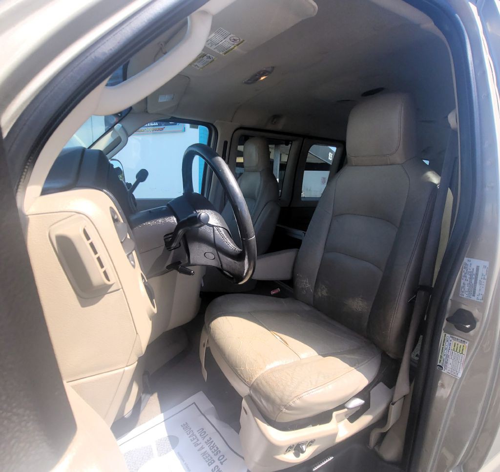 2010 Ford Econoline Image 11