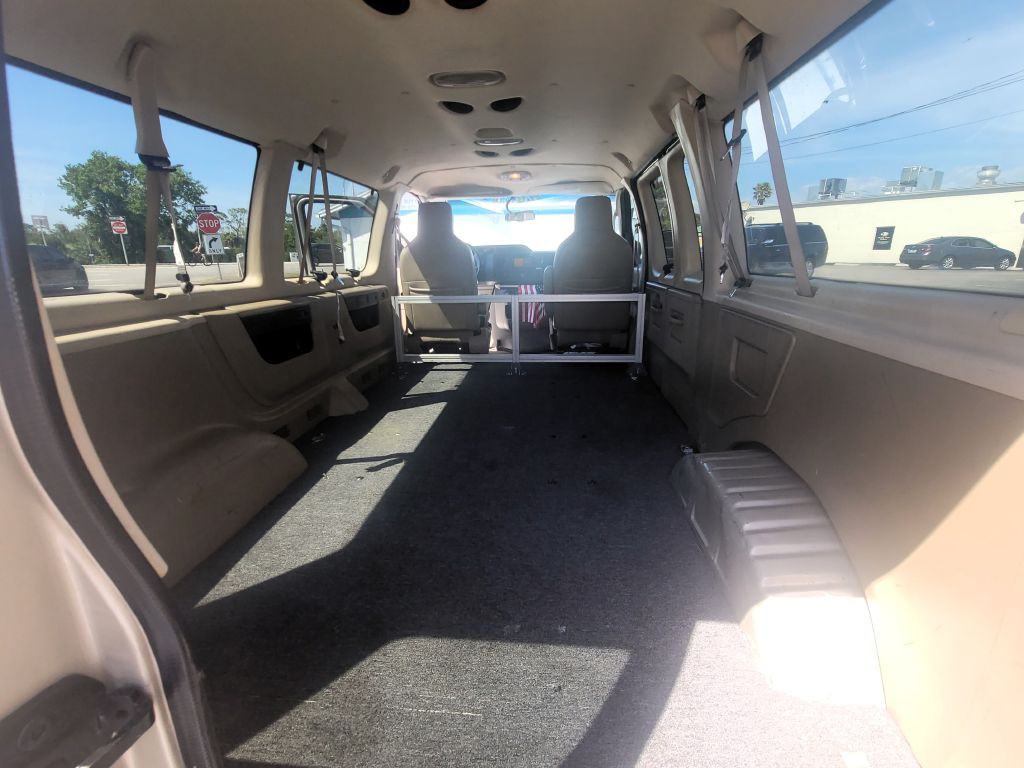 2010 Ford Econoline Image 12