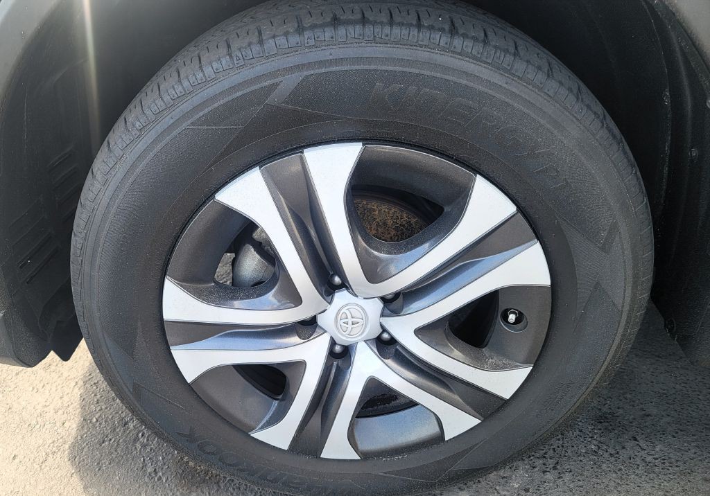 2017 Toyota Rav4 Image 21