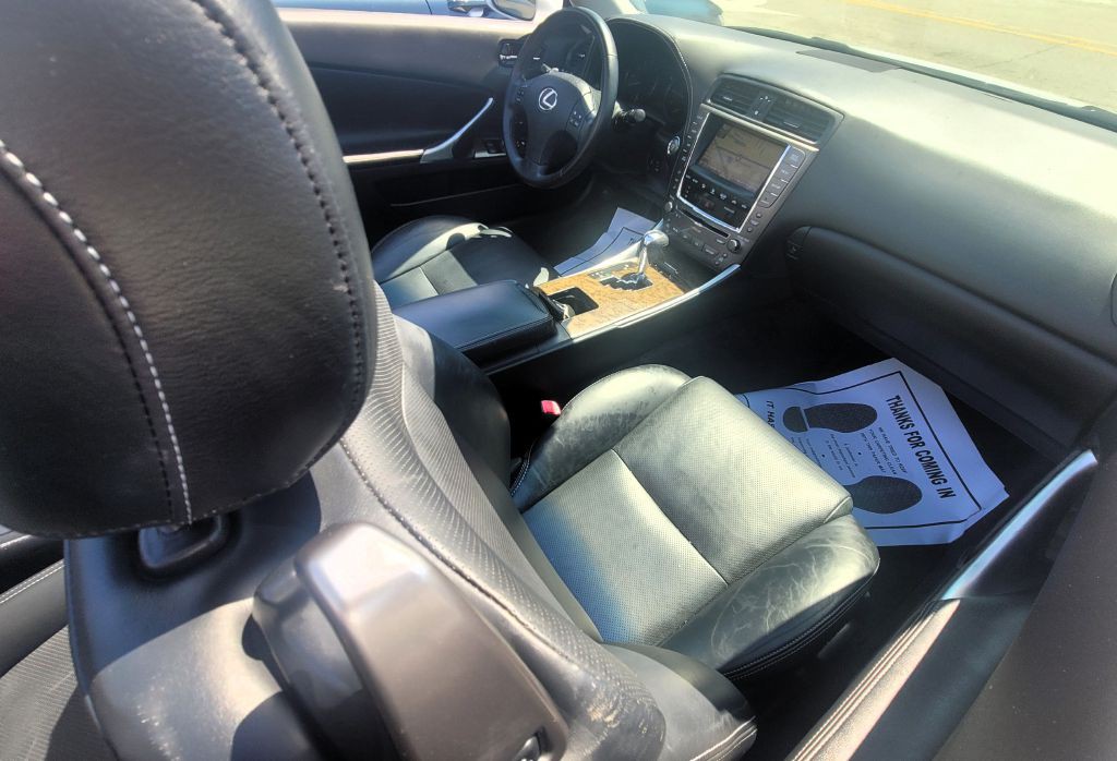 2010 Lexus IS Image 11