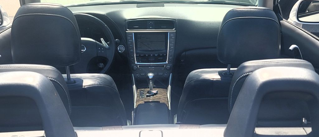 2010 Lexus IS Image 15