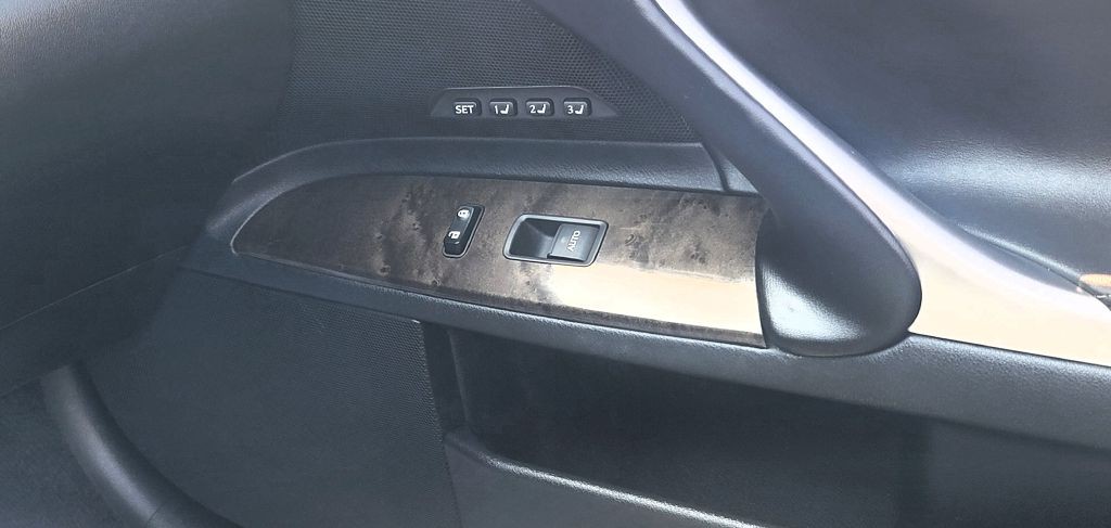 2010 Lexus IS Image 16