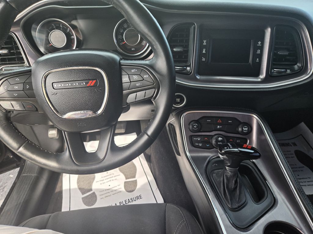 2016 Dodge Challenger Image 10