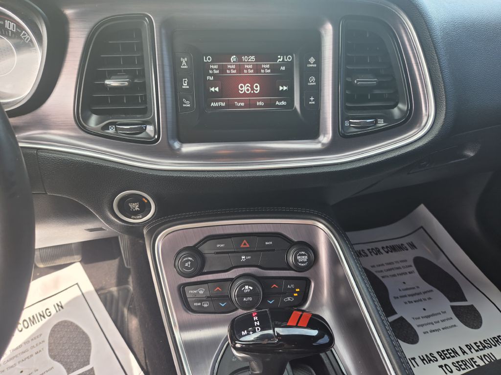 2016 Dodge Challenger Image 12