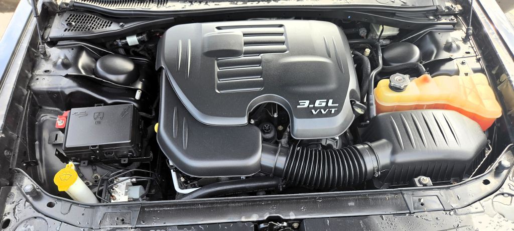 2016 Dodge Challenger Image 16