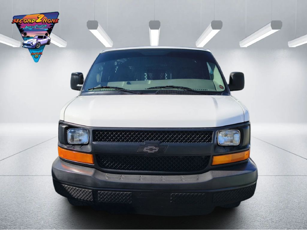 2005 Chevrolet Express Image 2