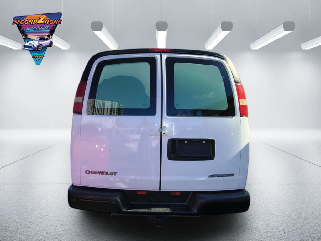 2005 Chevrolet Express Image 8