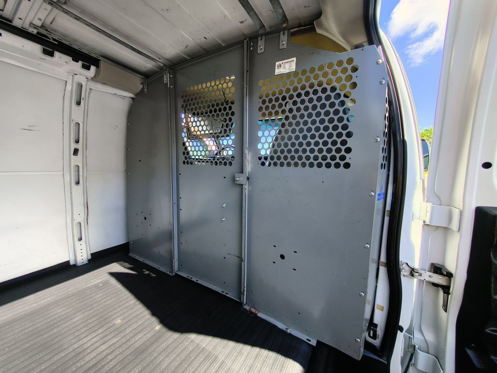 2005 Chevrolet Express Image 10