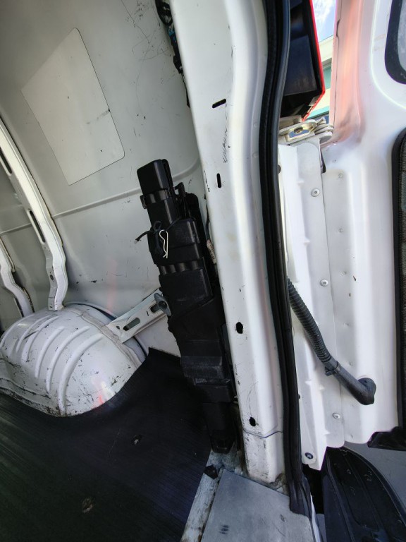 2005 Chevrolet Express Image 12