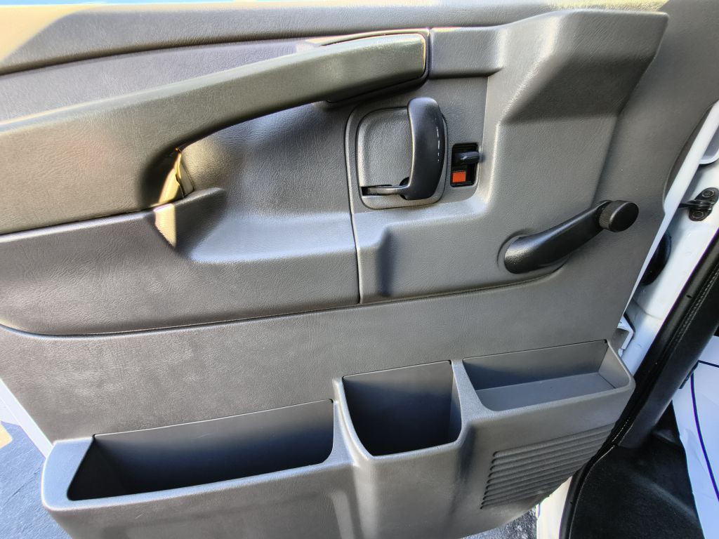 2005 Chevrolet Express Image 14