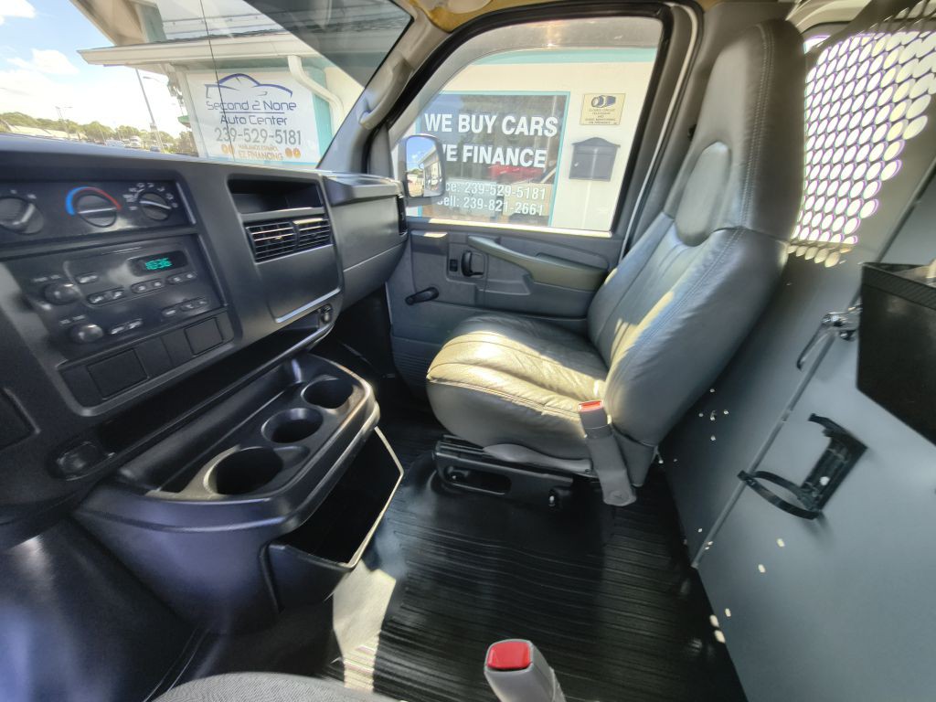 2005 Chevrolet Express Image 15