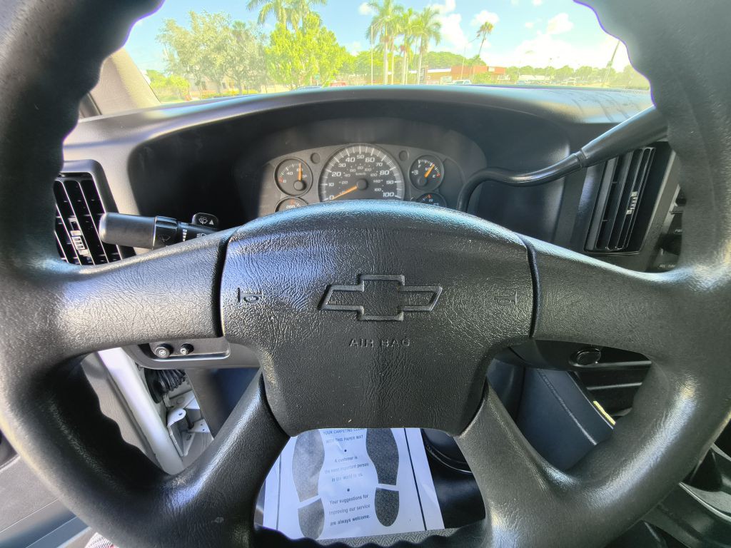 2005 Chevrolet Express Image 16