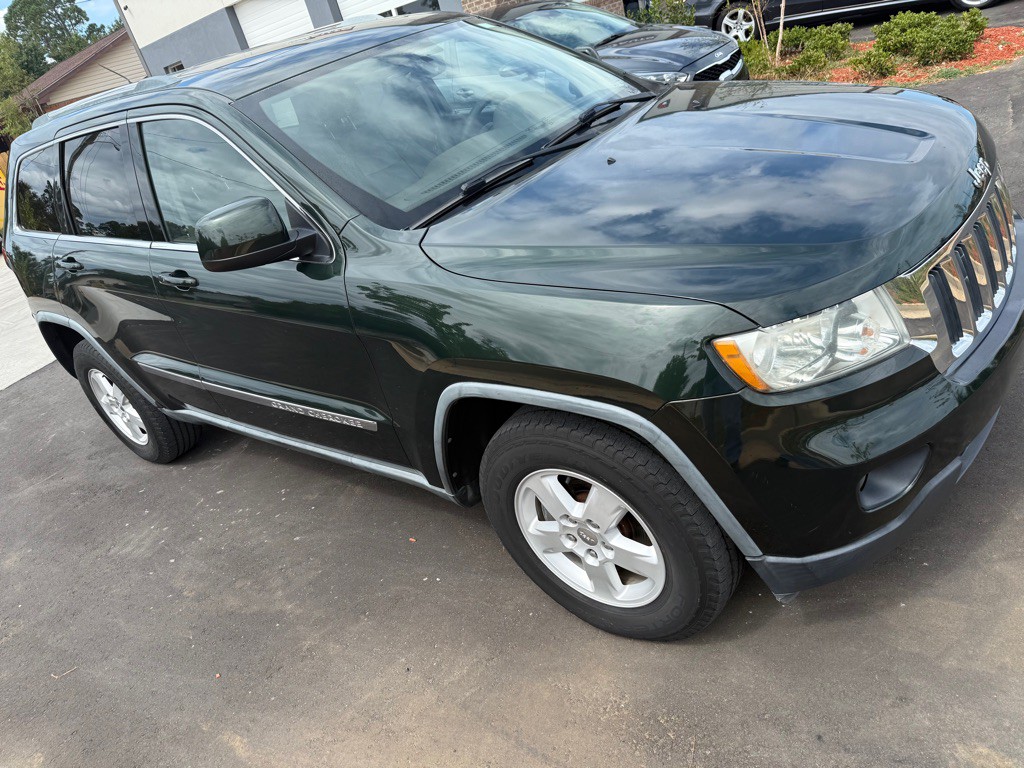 2011 Jeep Grand Cherokee Image 2
